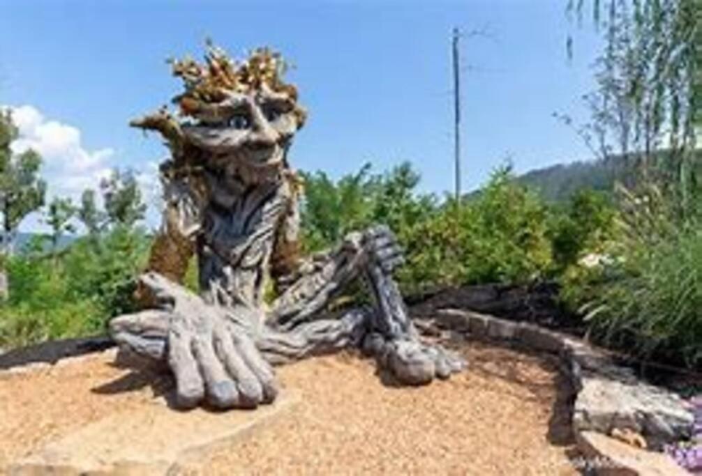 1 Mi To Dollywood Mins To All Attractions & Gsmnp Sevierville Exteriör bild